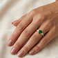 Anillo Oro Miel 18kt Trilogía con Circonita Esmeraldina - Miniatura 4