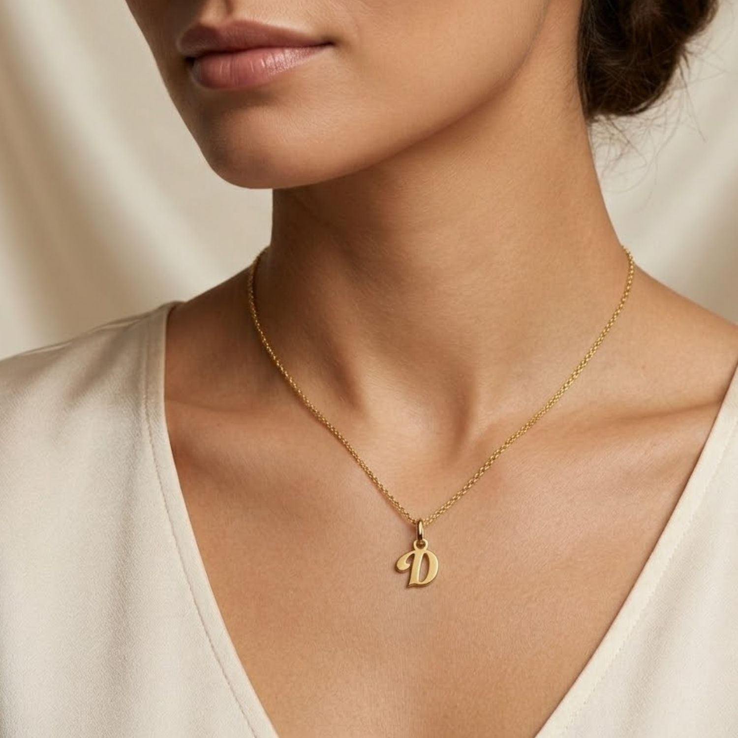 Colgante de Oro Miel 18kt Letra Gótica D 4