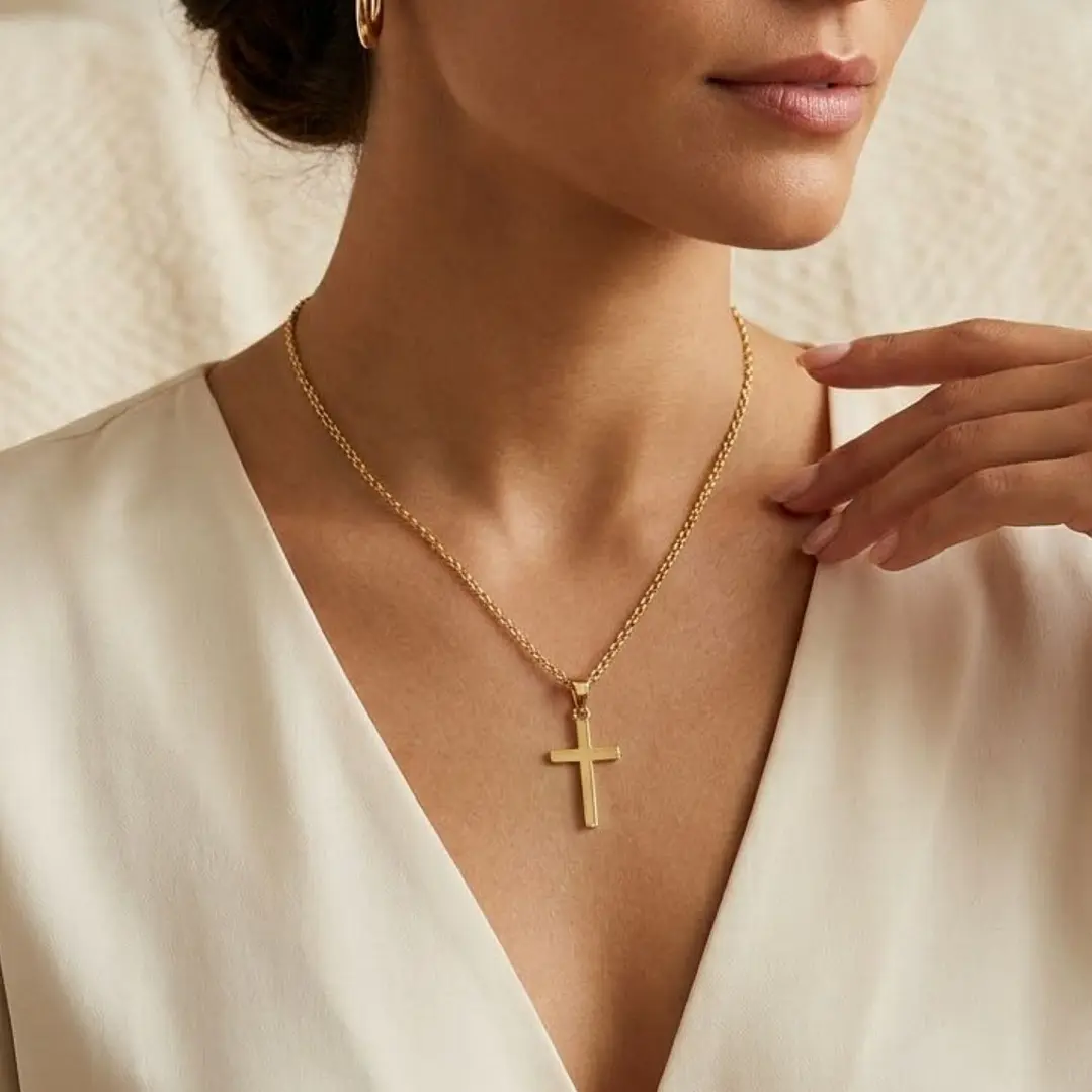 Colgante de Oro Miel 18kt Cruz Delgada 4