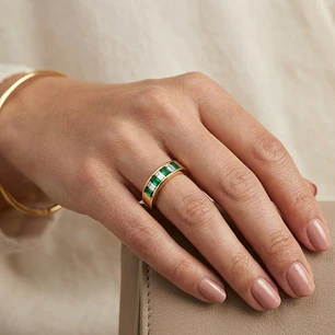 Anillo Oro Miel 18kt Esencia Esmeraldas y Circonitas