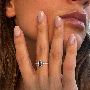 Anillo Compromiso Oro Blanco 18kt Diamantes 19 Pts y 48Pts Zafiro