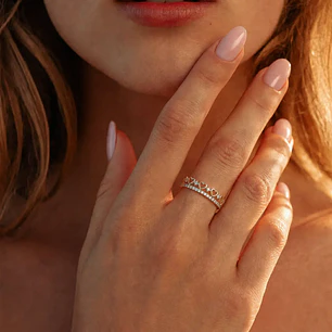 Anillo de Oro 18kt Corona Corazones