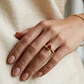 Anillo Oro Miel 18kt Solitario con Circonita Rubí y Circonitas Blancas - Miniatura 4