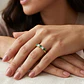 Anillo Oro Miel 18kt Cinco Piedras con Circonita Esmeraldina - Miniatura 4