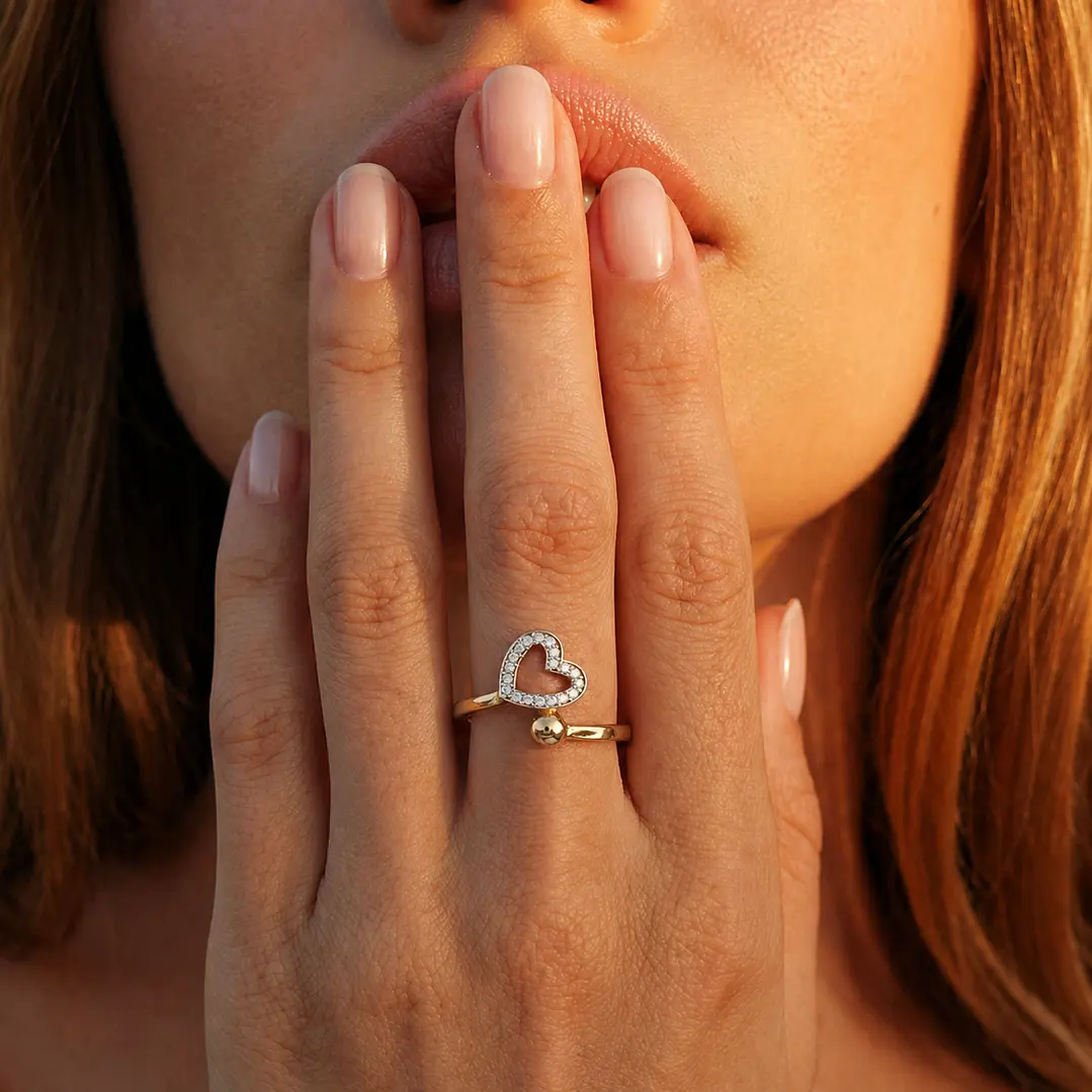 Anillo de Oro 18kt Corazón de Circonitas y Punto 4
