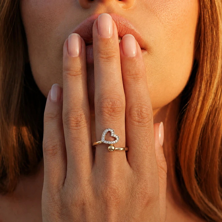 Anillo de Oro 18kt Corazón de Circonitas y Punto 4