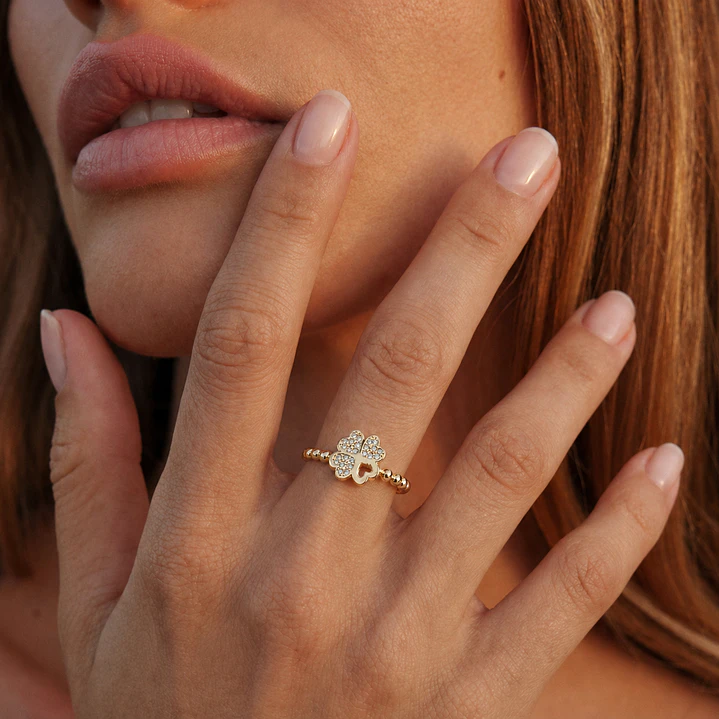 Anillo de Oro 18kt Trébol Circón 4
