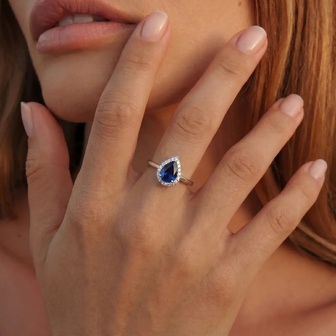 Anillo Oro Blanco 18kt Diamantes 20 Pts y 1,66 Quilates Zafiro 4