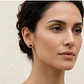 Aros Oro Miel 18kt Chaton Redondo de Zafiro 5mm - Miniatura 4