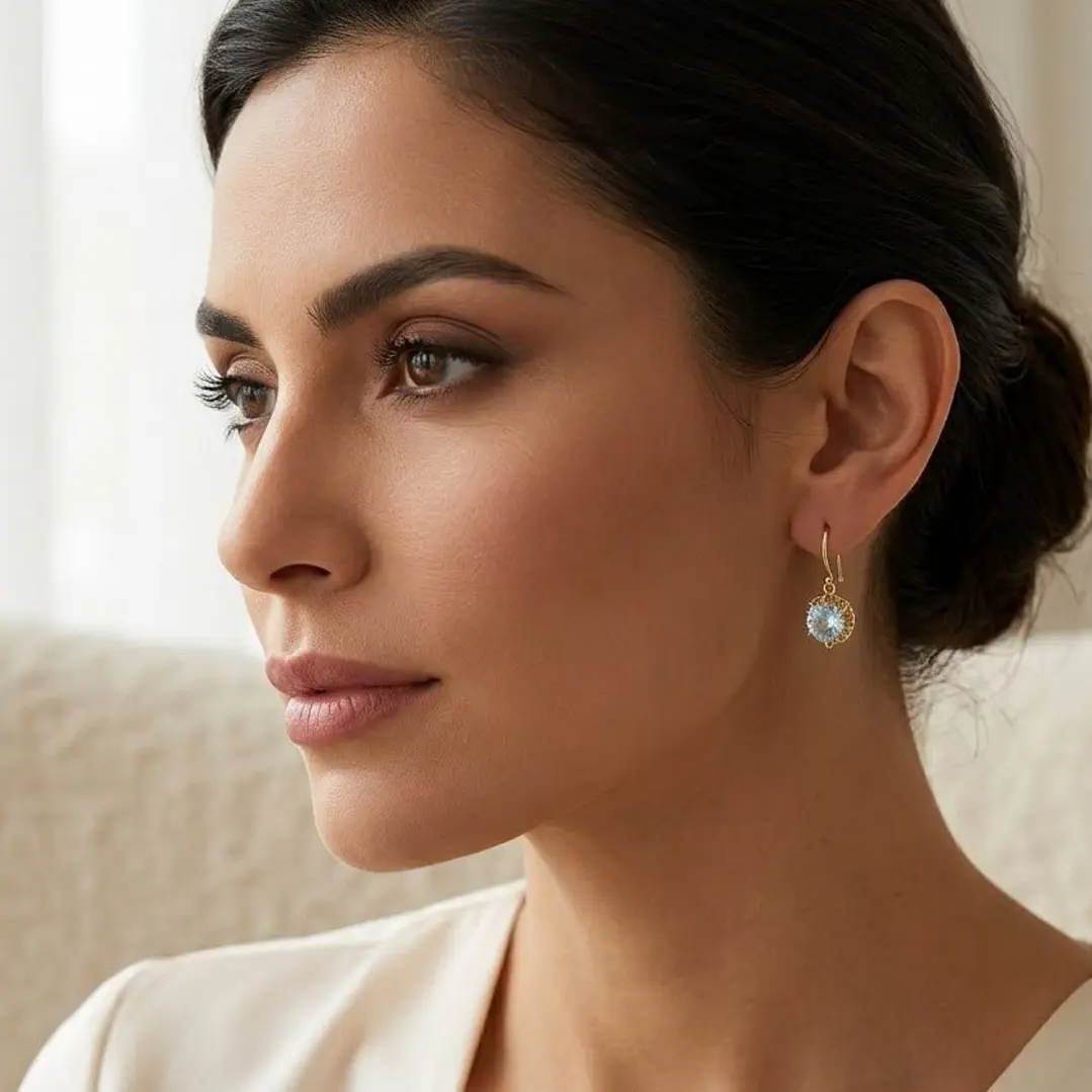 Aros Oro Miel 18kt con Gota de Aguamarina y Engaste de Petaños 4