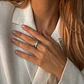 Anillo de Oro Blanco 18kt con Diamantes de 37 Puntos Totales Corte Brillante SI/H - By Danielle Costantini - Miniatura 4