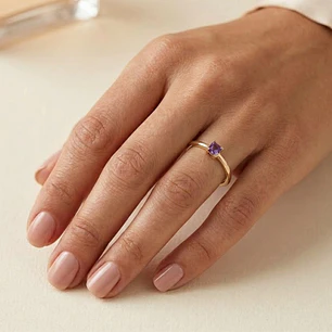Anillo Oro Miel 18kt Solitario Cuadrado con Amatista