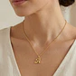 Colgante de Oro Miel 18kt Letra Gótica A - Miniatura 4