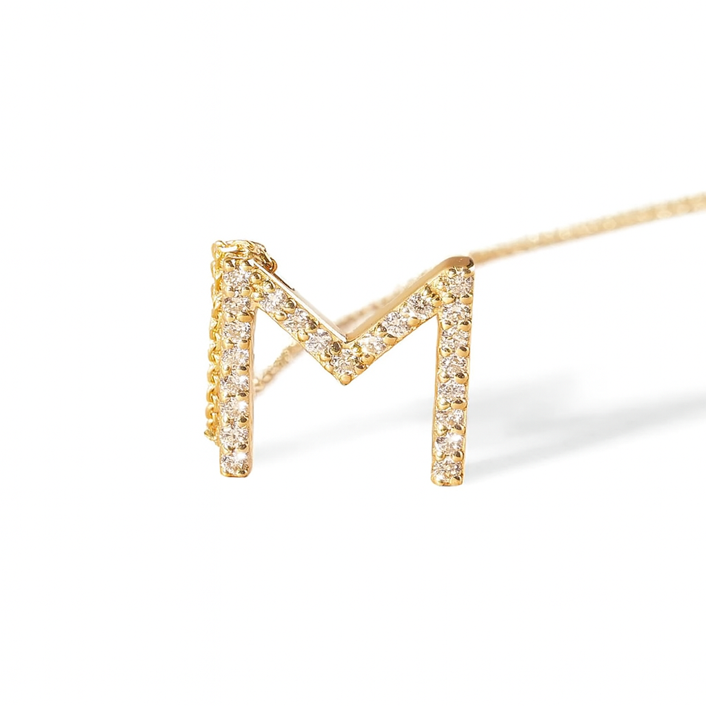 Collar Oro 18kt Diamantes Letra M con 13 Pts | Danielle Costantini 2