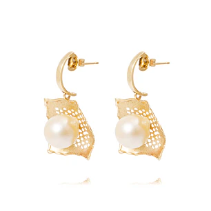 Aros Oro Amarillo 18kt Hoja y Perla Cultivada 10mm