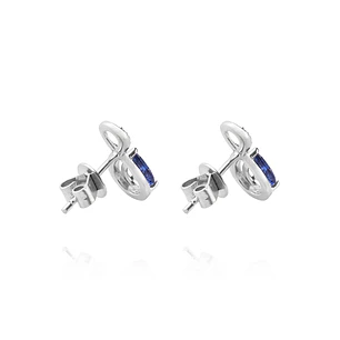 Aros de Oro 18kt con Diamantes 6pts total SI/H 85pts Zafiro