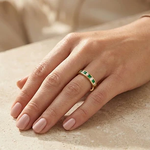 Anillo Oro Miel 18kt Armonía con Esmeraldinas y Circonitas