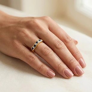 Anillo Oro Miel 18kt Brisa con Ónix y Circonitas