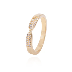 Anillo de Plata Esterlina Diseño Entrelazado Con Circón Revestido en Oro 18kt