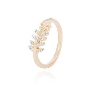 Anillo de Plata Esterlina Diseño de Hojas Adornadas con Circón Revestido en Oro 18kt