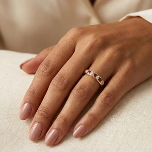 Anillo Oro Miel 18kt Armonía con Rubíes y Circonitas