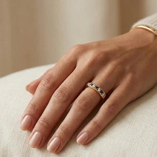 Anillo Oro Miel 18kt Armonía con Amatistas y Circonitas