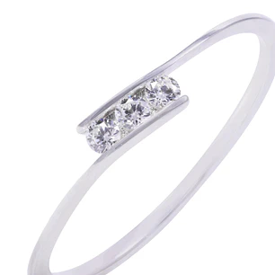 Anillo de Plata Esterlina Tres Circones en Línea