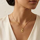 Colgante de Oro Miel 18kt Letra Gótica C - Miniatura 4