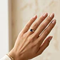 Anillo Oro Miel 18kt Solitario con Circonita Zafiro y Circonitas Blancas - Miniatura 4
