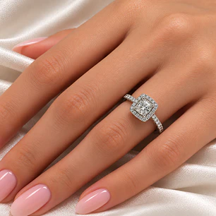 Anillo Compromiso Oro Blanco 18kt Diamante 52 Puntos en Cuadro Diamante 17 Puntos
