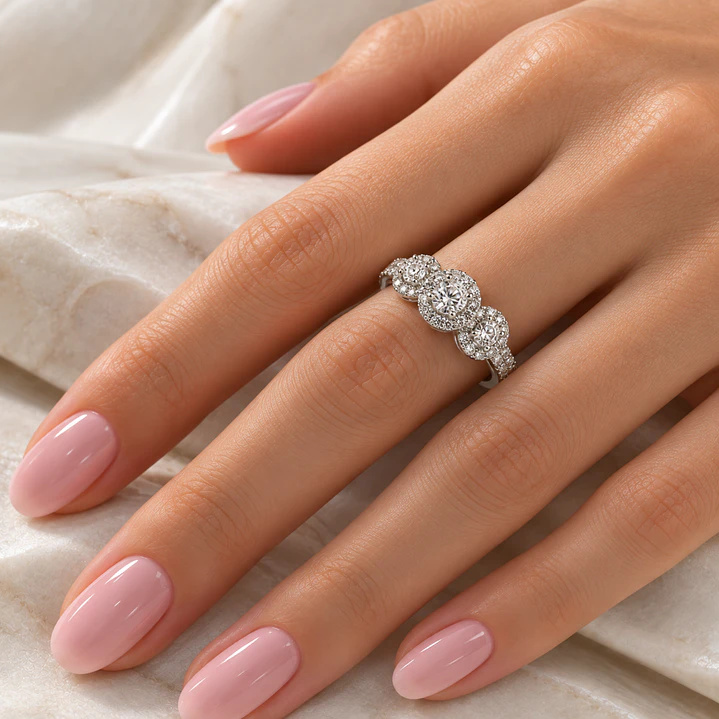 Anillo Compromiso Platino 750 Trio Rondas Diamantes 36 Puntos Totales 4