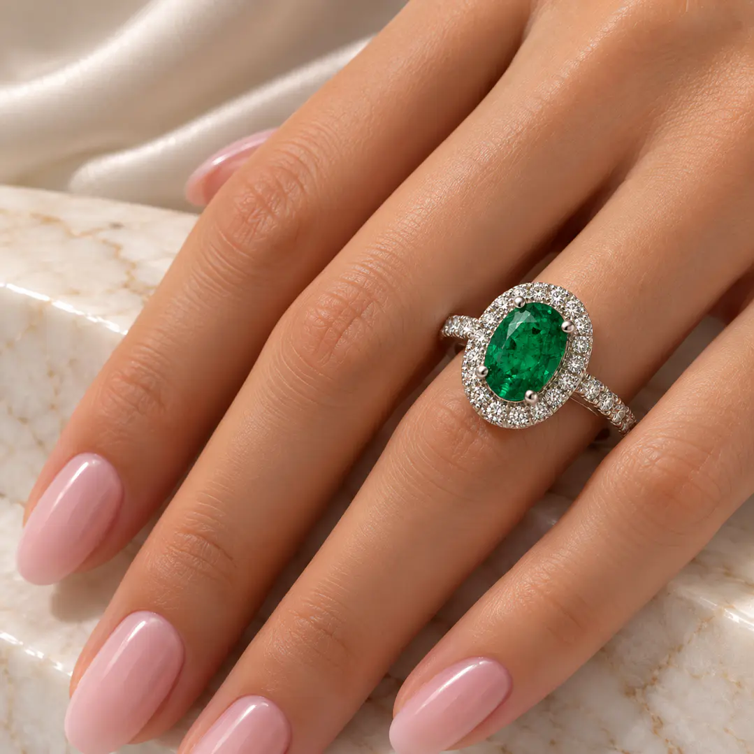 Anillo Compromiso Oro Blanco 18kt Broche Diamantes 83 Puntos Esmeralda Central 1,78 Quilates 4