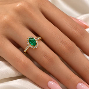Anillo Compromiso Oro Amarillo 18kt Diamante Medio Cintillo 28 Puntos Esmeralda Radiante 66 Puntos