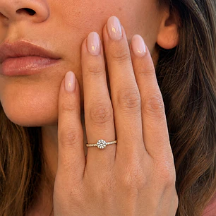 Anillo Oro Amarillo 18kt Circonita Central 5MM cuatro grifas