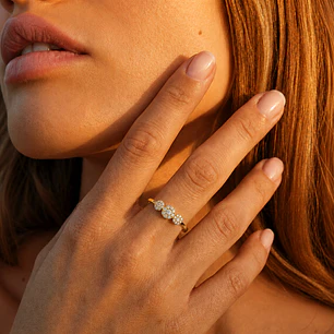 Anillo Oro Amarillo 14kt Tres Botones Circonita