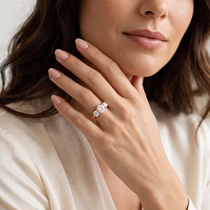 Anillo Compromiso Personalizado Oro Amarillo 18kt Diamante Mayor de 1,04 Quilates y 2 de 52 Puntos