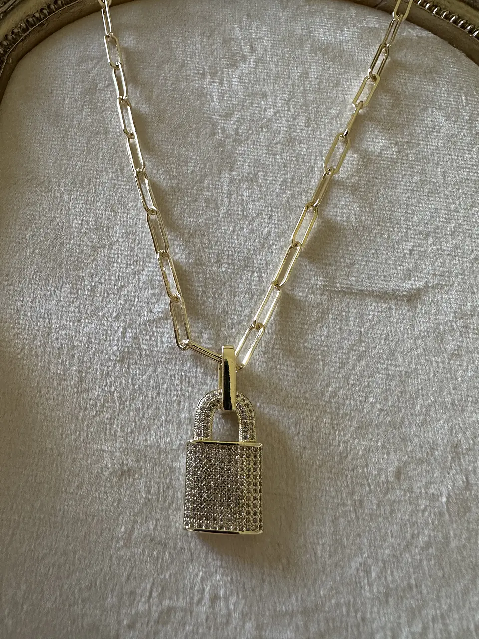 Collar Candado Oro 3