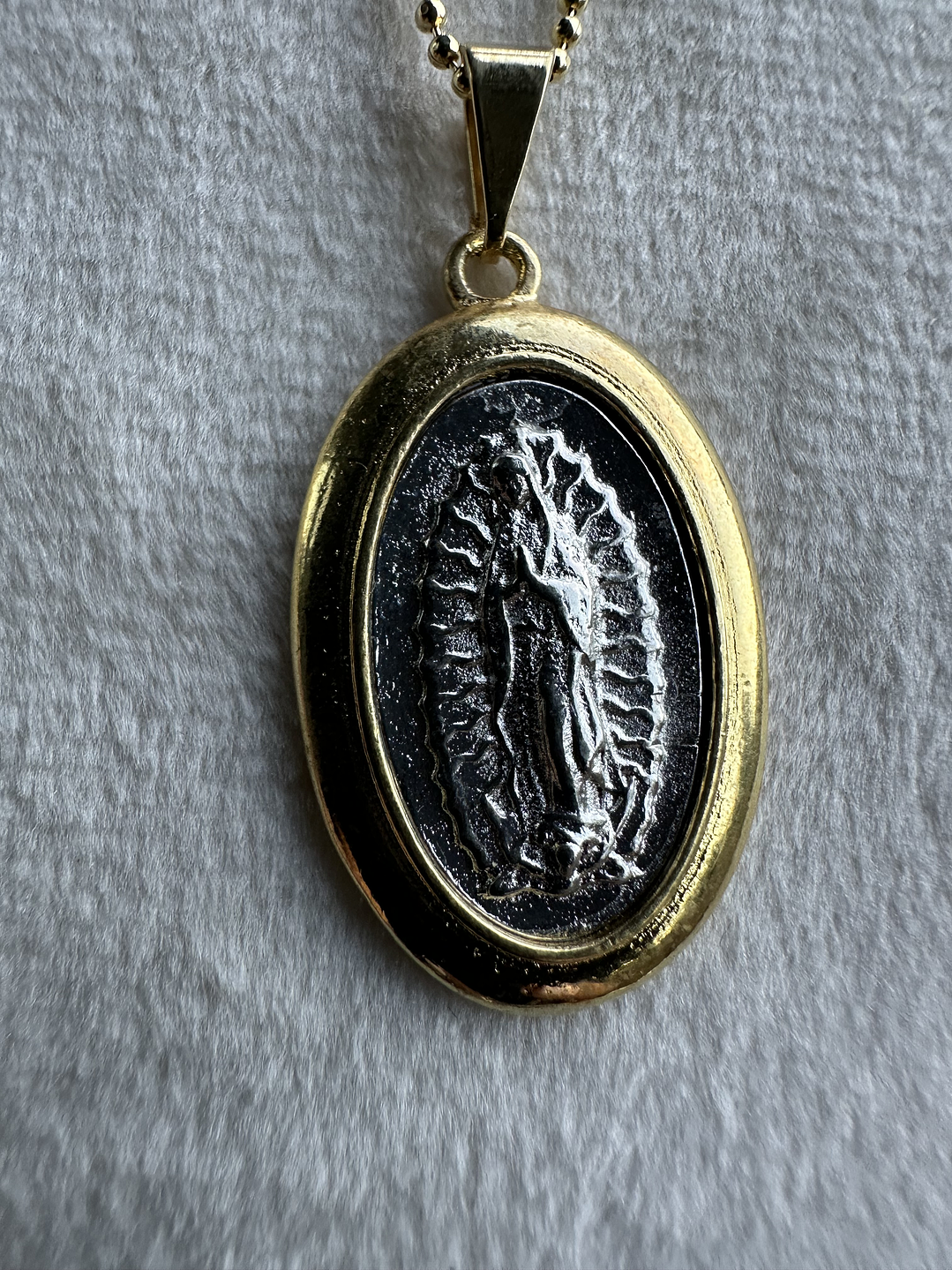 Collar Virgen de los rayos bicolor 4