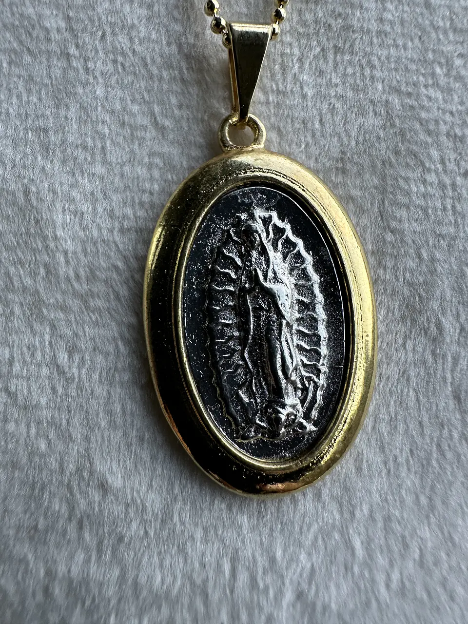 Collar Virgen de los rayos bicolor 4
