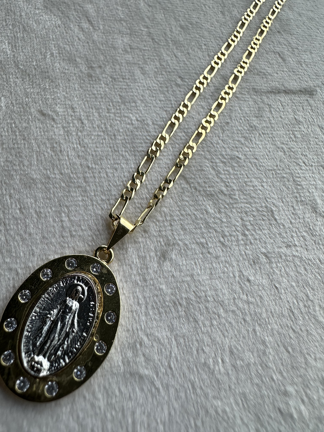 Collar Virgen Milagrosa Oro 3