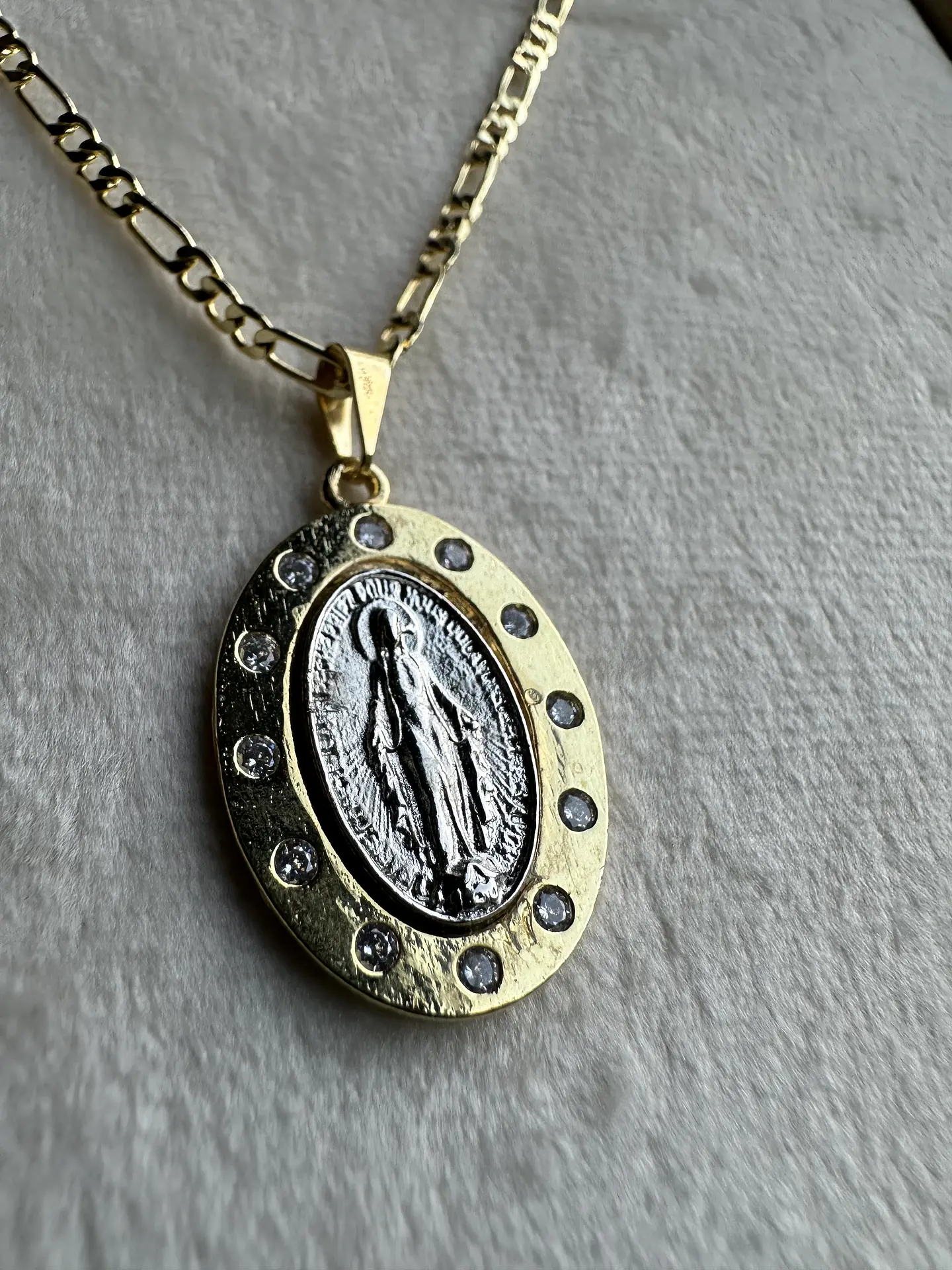 Collar Virgen Milagrosa Oro 6