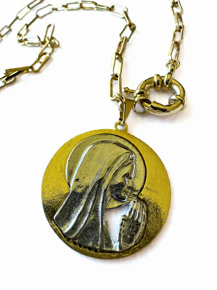 Collar Virgen María Rezando 1
