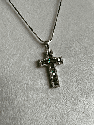 Collar cruz esmeralda