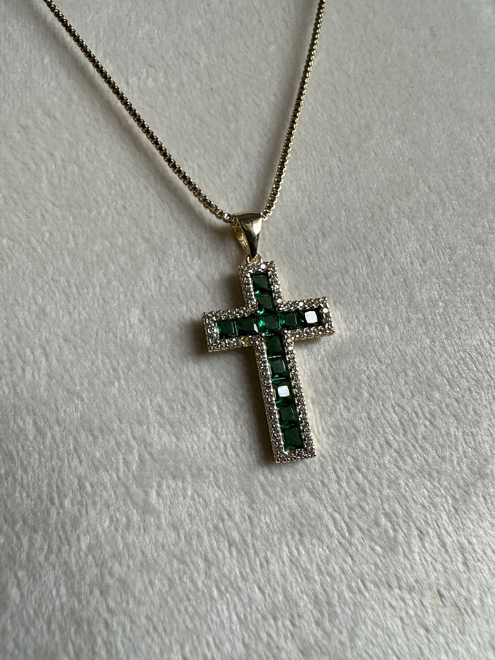 Collar cruz esmeralda 1