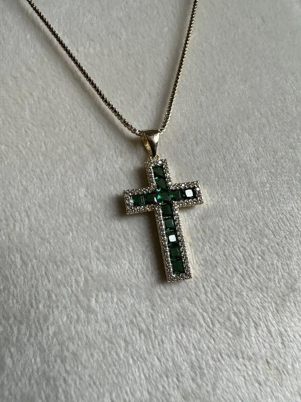 Collar cruz esmeralda 1