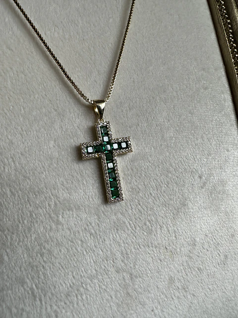 Collar cruz esmeralda