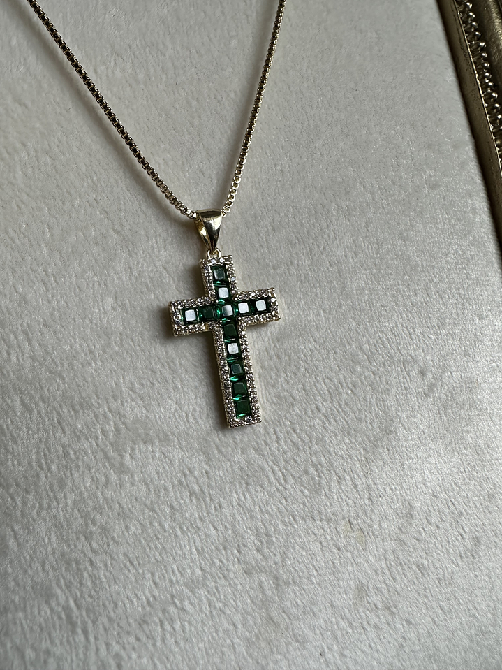 Collar cruz esmeralda 2