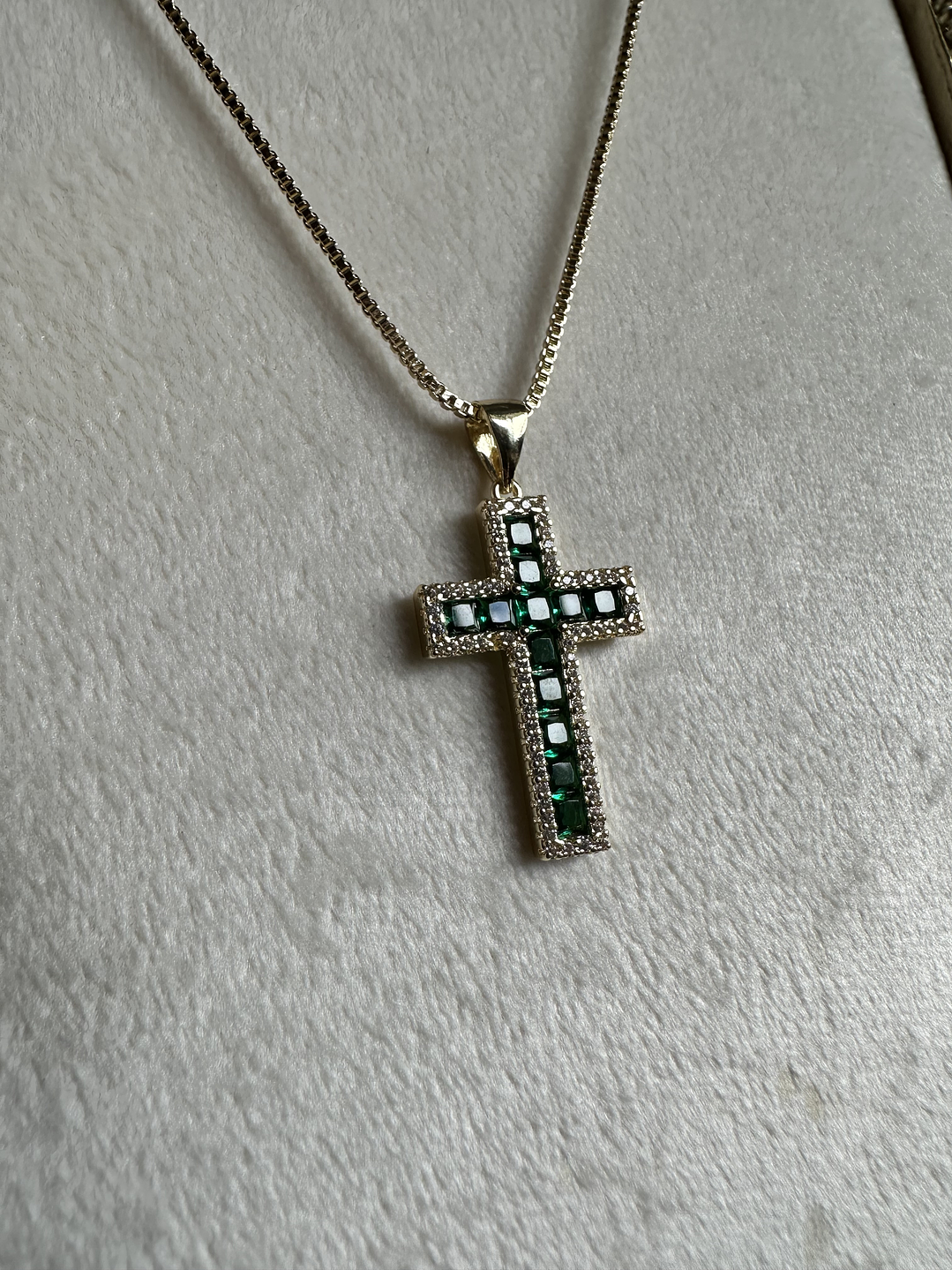 Collar cruz esmeralda 3