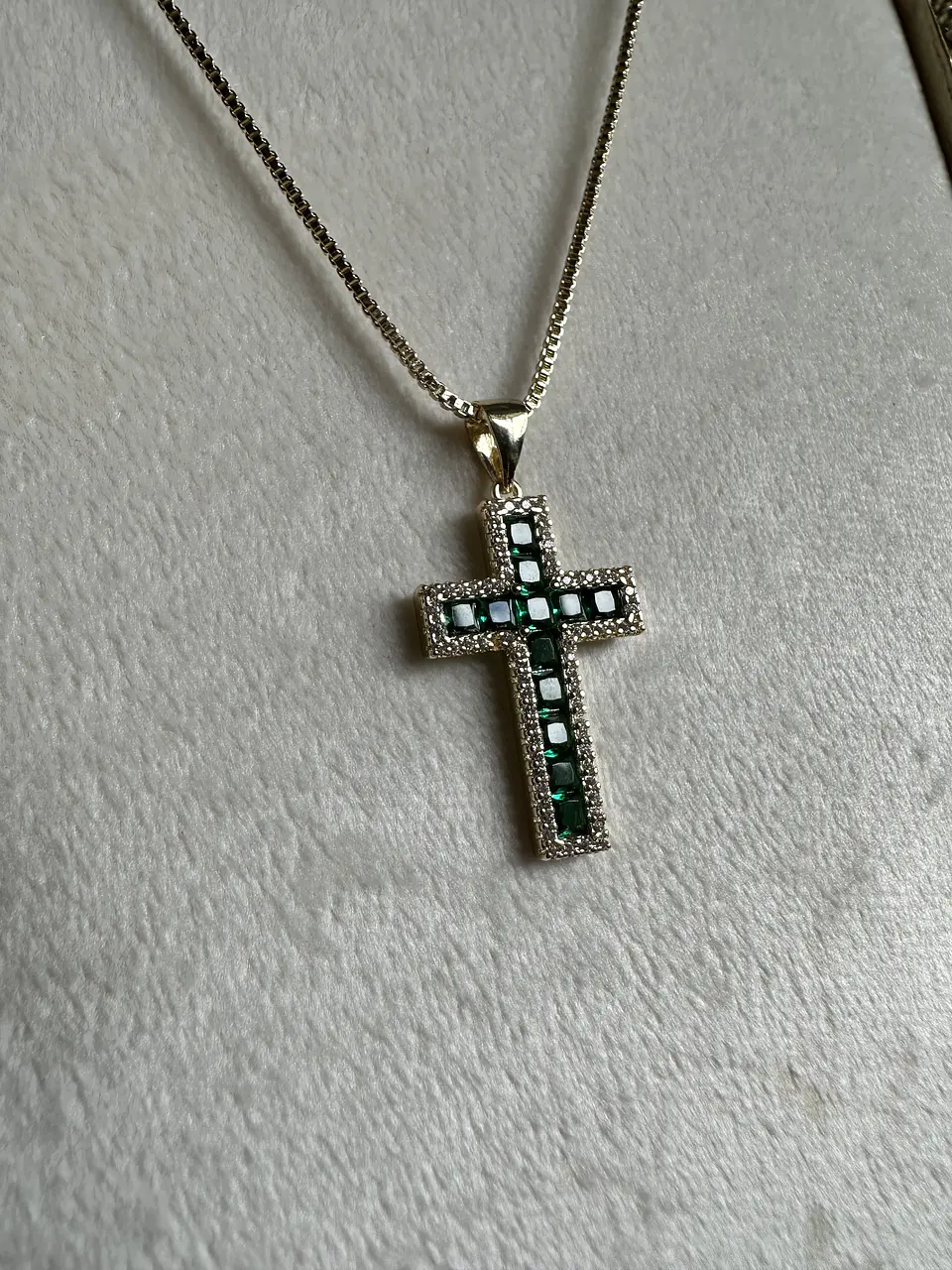 Collar cruz esmeralda 3