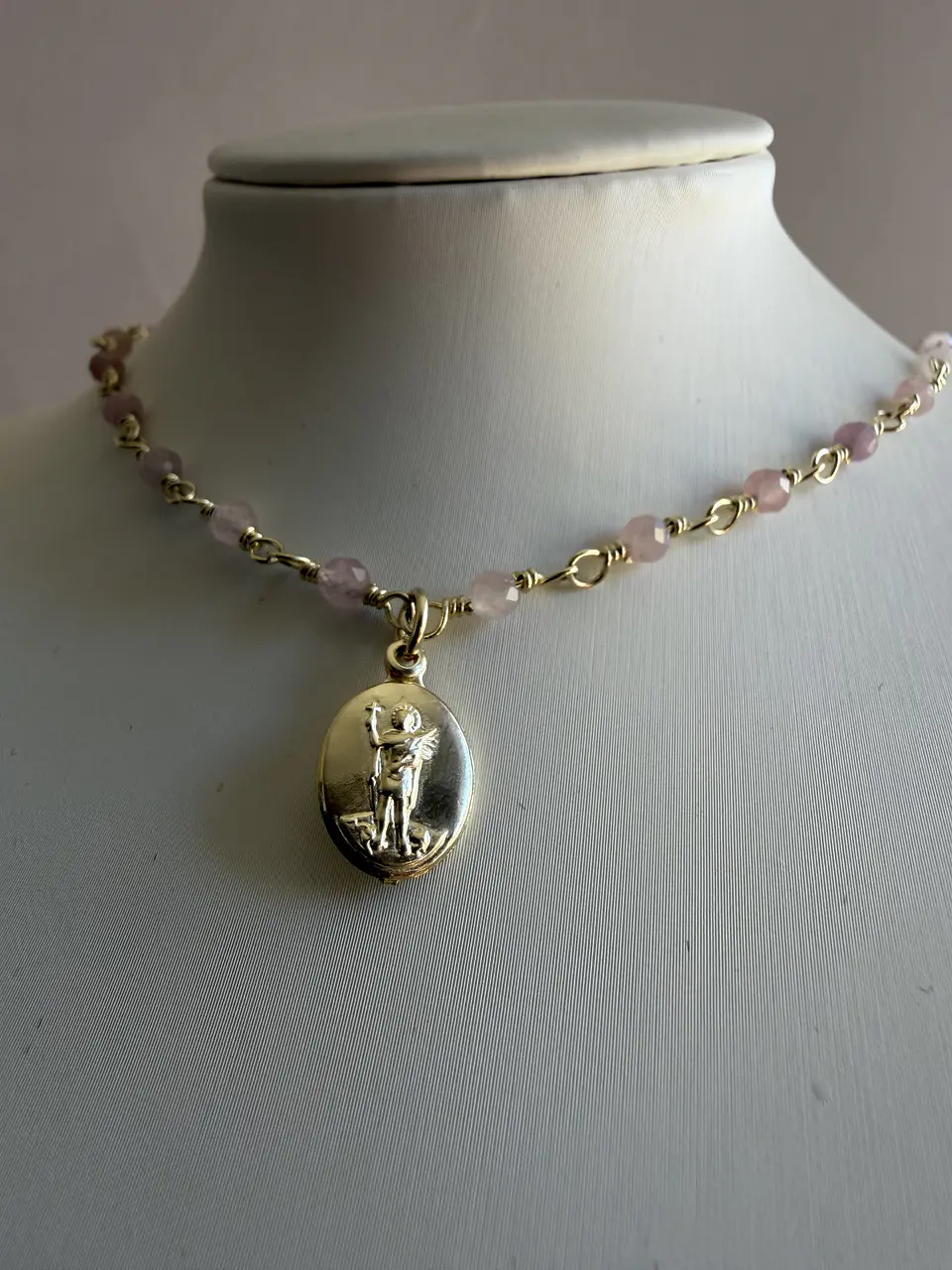 Collar San Expedito cuarzo rosa 2